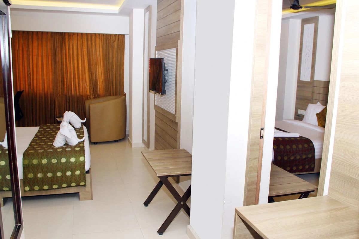 vinayaga family room