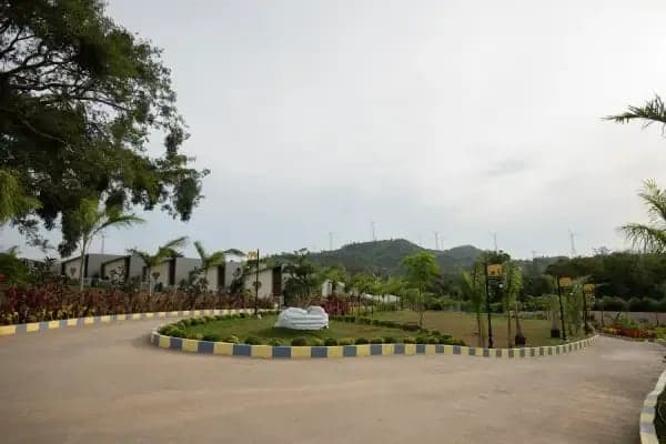 poppys anaikatti open lawns